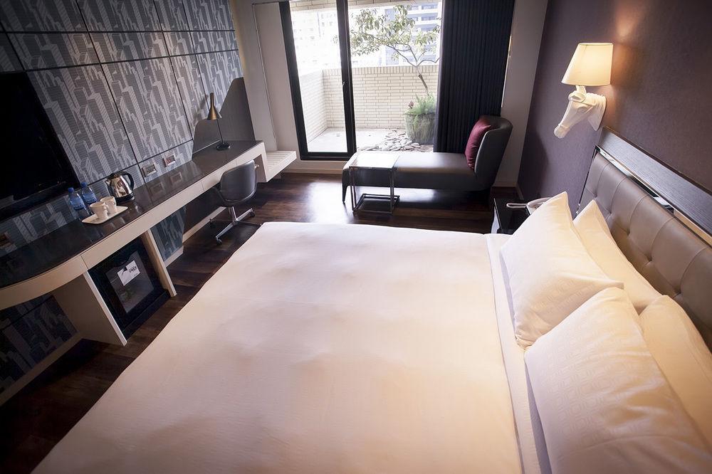 Royal Group Hotel Minghua Branch Kaohsiung Bagian luar foto