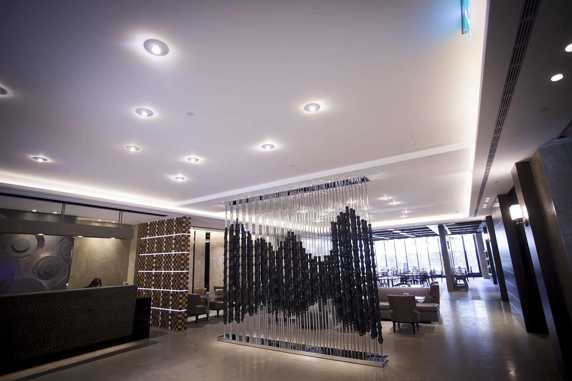 Royal Group Hotel Minghua Branch Kaohsiung Bagian luar foto